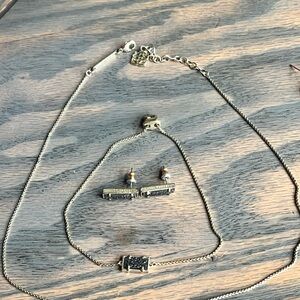 Kendra Scott Gold and Black Necklace, bracelet & stud set